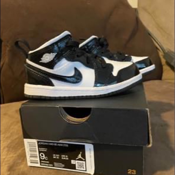 Black & White 1s - Picture 2 of 4